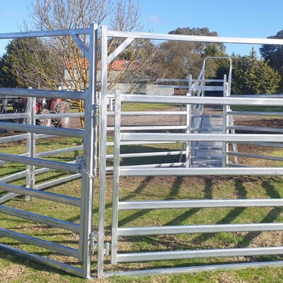 Oval Tube Heavy Duty Livestock Panels Water Proof Metal Farm Fencing