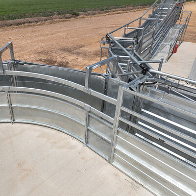 2.1m Portable Cattle Fence Panels Cattle Wire Fence Panels For Pasture