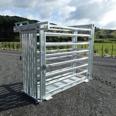 42*115mm*1.6mm Cattle Cow Crush Fence Fully Welded Post Brackets